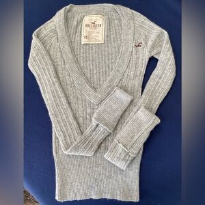 GUC Beautiful Hollister Lt Grey Size XS Sweater 11.5” Across Chest.